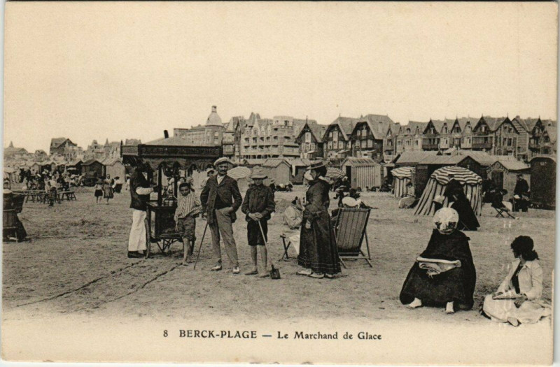 Carte postale ancienne Berck-Plage - Le Marchand de Glace à Berck