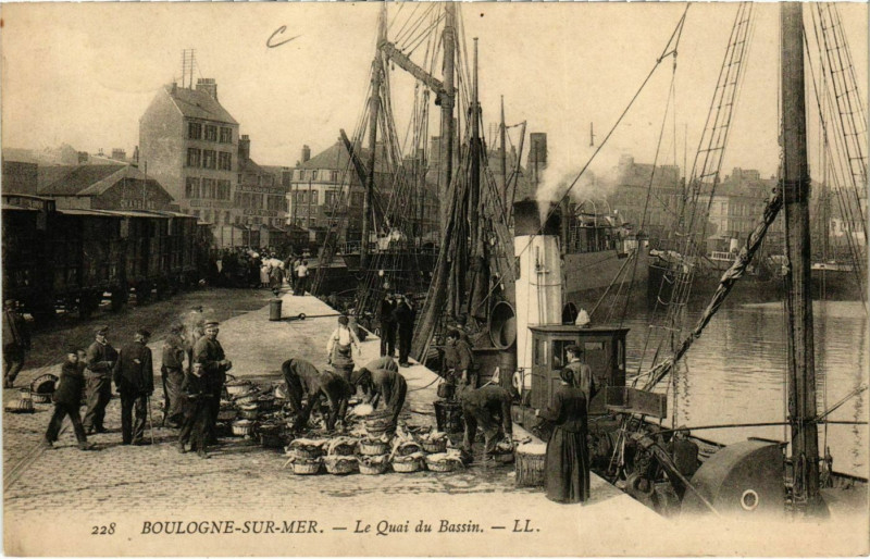 Carte postale ancienne Boulogne sur Mer- Le Quai du Bassin France à Boulogne-sur-Mer