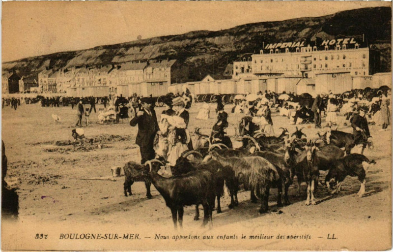Carte postale ancienne Boulogne sur Mer- Nous apportons aux enfants le meilleur France à Boulogne-sur-Mer