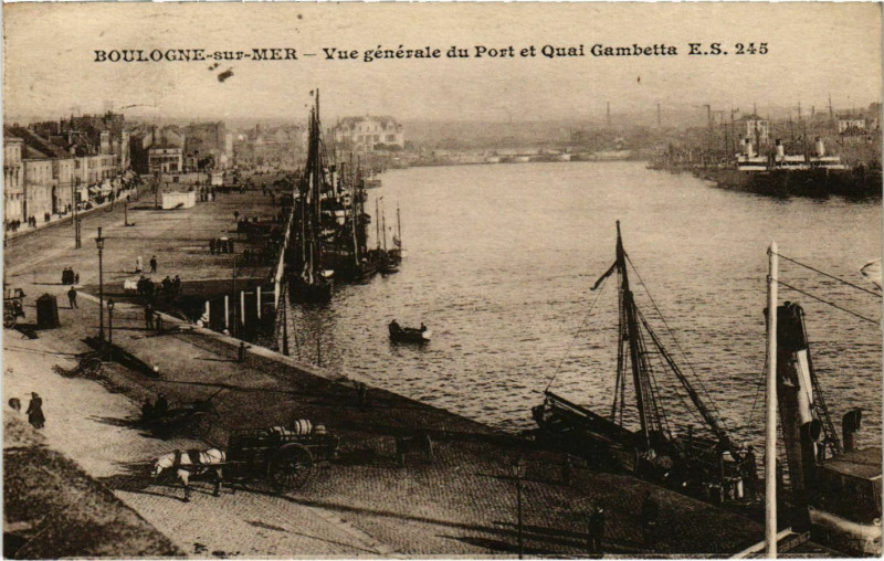 Carte postale ancienne Boulogne sur Mer- Vue generale du Port et Quai Gambetta France à Boulogne-sur-Mer