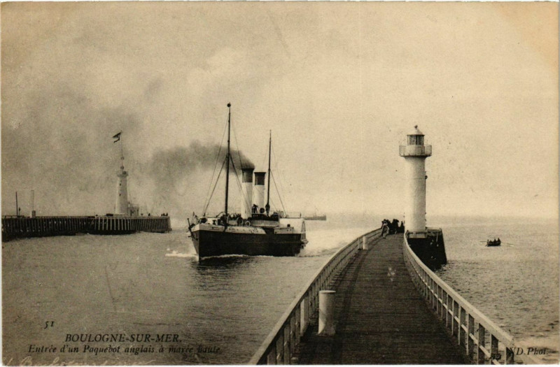 Carte postale ancienne Boulogne sur Mer- Entree d'un Paquebot anglais France à Boulogne-sur-Mer