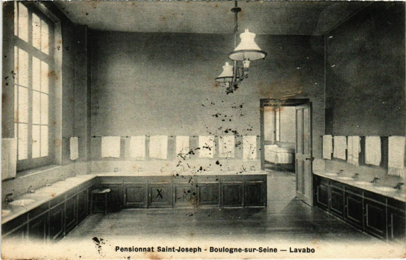 Carte postale ancienne PensionnatSaint-Joseph-Boulogne sur Seine-Lavabo France