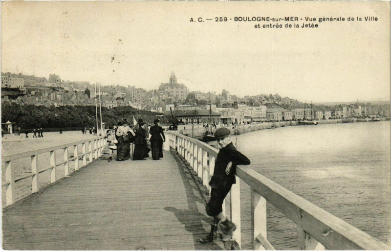 Carte postale ancienne Boulogne sur Mer- vue generale et entree de la Jetee France à Boulogne-sur-Mer