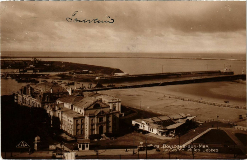 Carte postale ancienne Boulogne sur Mer- Le Casino et les Jetees France à Boulogne-sur-Mer