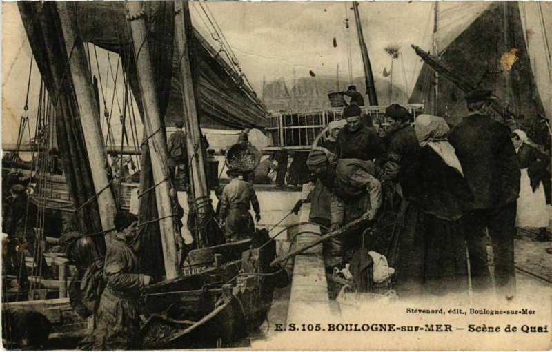 Carte postale ancienne Boulogne sur Mer- Scene de Quai France à Boulogne-sur-Mer