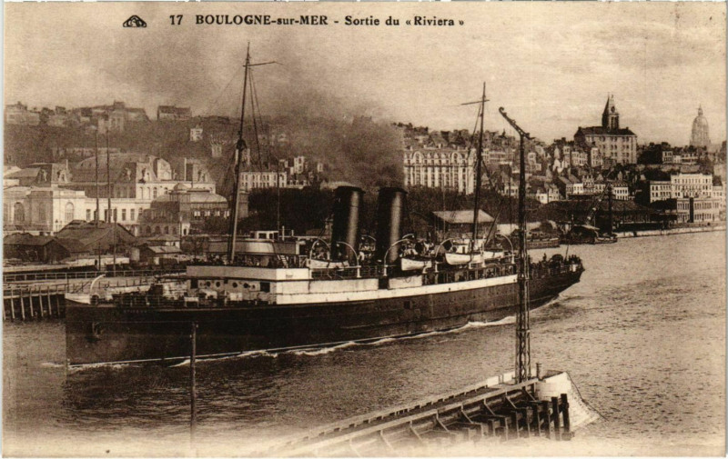 Carte postale ancienne Boulogne sur Mer- Sortie du Riviera France à Boulogne-sur-Mer
