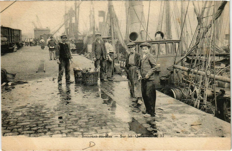 Carte postale ancienne Boulogne sur Mer- Sur les Quais France à Boulogne-sur-Mer