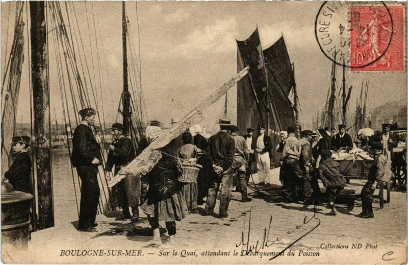 Carte postale ancienne Boulogne sur Mer- Sur le Quai France à Boulogne-sur-Mer