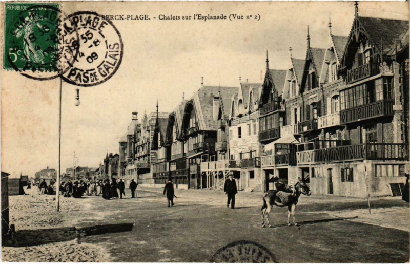 Carte postale ancienne Berck-Plage (Dep.62) Chalets sur l'Esplanade à Berck