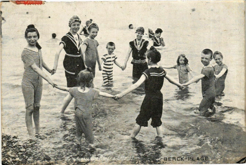 Carte postale ancienne Berck Plage- Une Ronde d'Enfants France à Berck