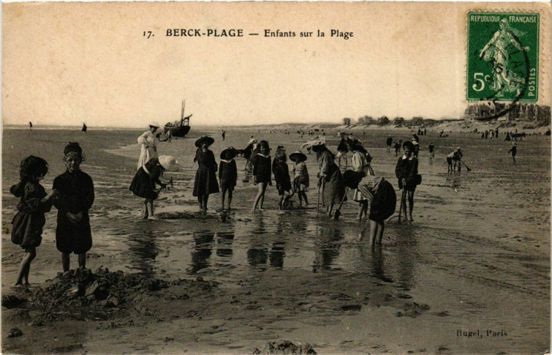 Carte postale ancienne Berck Plage- Enfants sur la Plage France à Berck