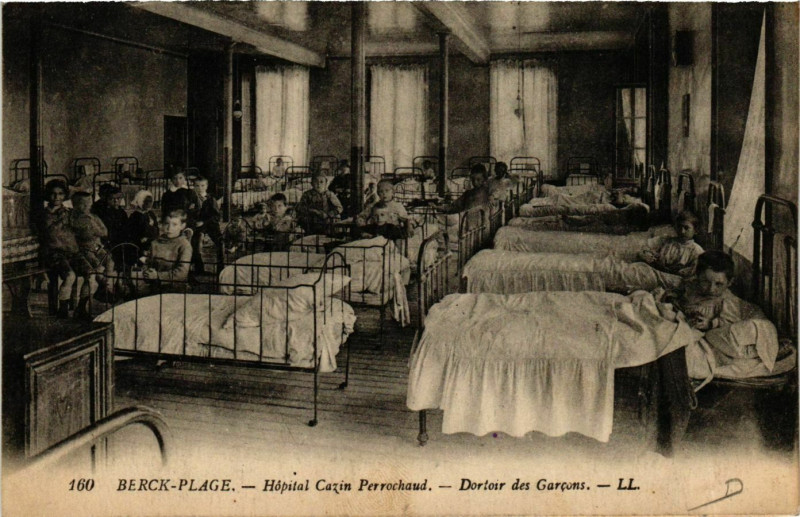 Carte postale ancienne Berck Plage- Hopital Cazin Perrochaud ,Dortoir des Garcons France à Berck