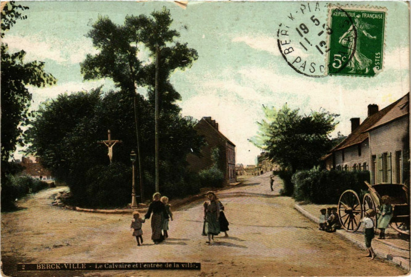 Carte postale ancienne Berck Plage- Le Calvaire et l'Entree de la Ville France à Berck