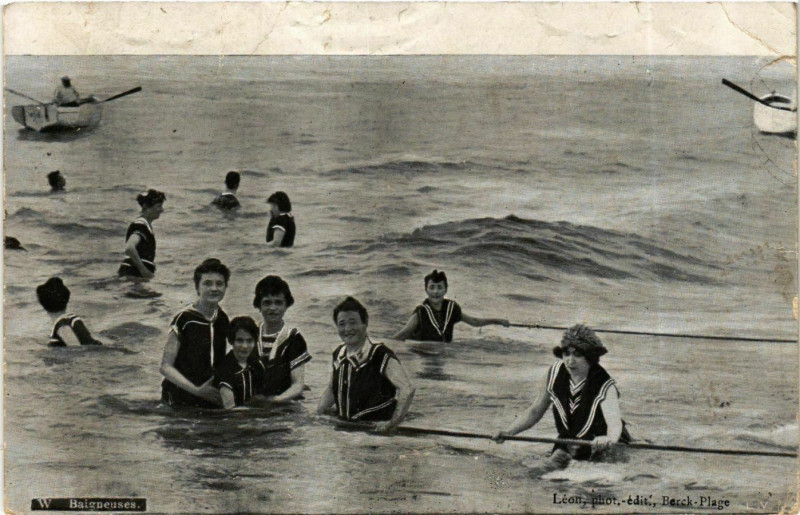Carte postale ancienne Berck Plage- Baigneuses France à Berck