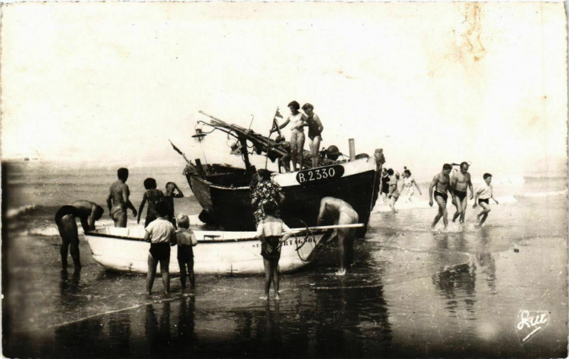 Carte postale ancienne Berck Plage- A la plage France à Berck