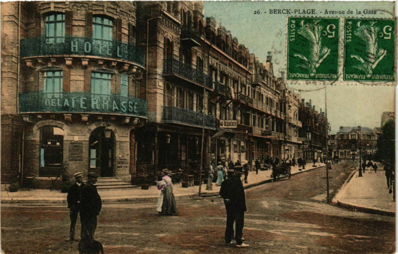 Carte postale ancienne Berck Plage- Avenue de la Gare France à Berck