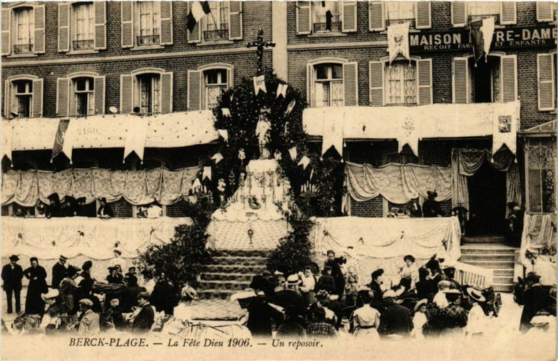 Carte postale ancienne Berck Plage- La Fete Dieu 1906, Un reposoir France à Berck