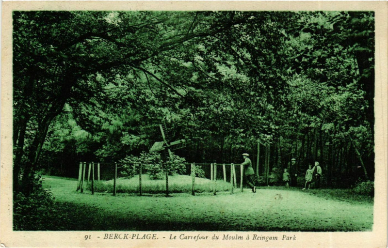 Carte postale ancienne Berck Plage- Le Carrefour du Moulin a Reingam Park France à Berck