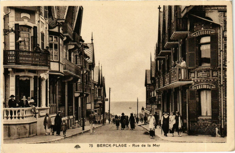 Carte postale ancienne Berck Plage- Rue de la Mer France à Berck