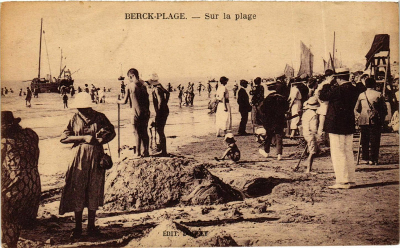 Carte postale ancienne Berck Plage- Sur la Plage France à Berck