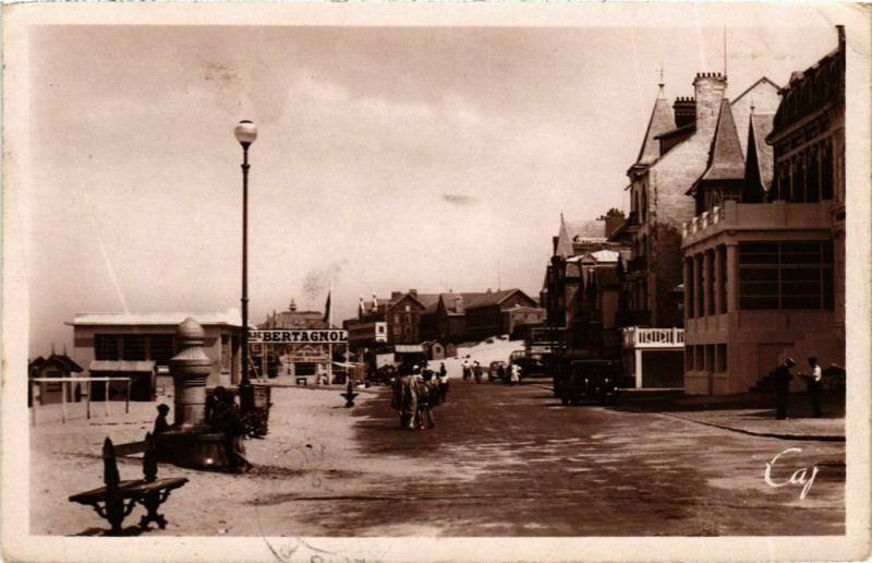 Carte postale ancienne Berck Plage- Un coin de l'Esplanade France à Berck