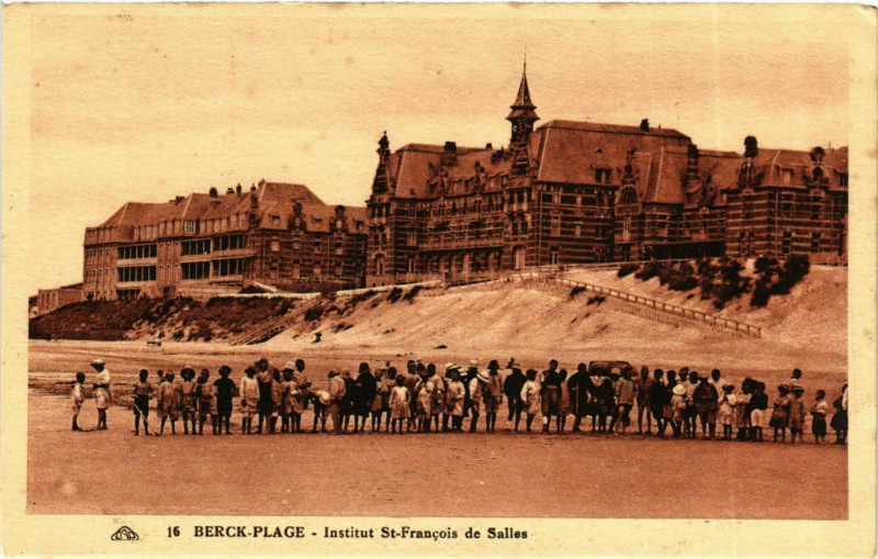 Carte postale ancienne Berck Plage- InstitutSaint-Francois de Salles France à Berck
