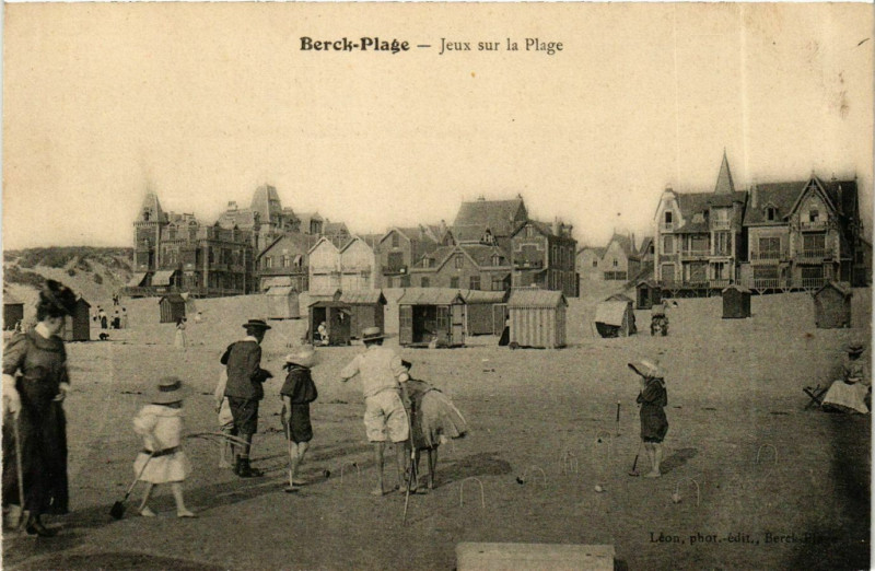 Carte postale ancienne Berck Plage- Jeux sur la Plage France à Berck