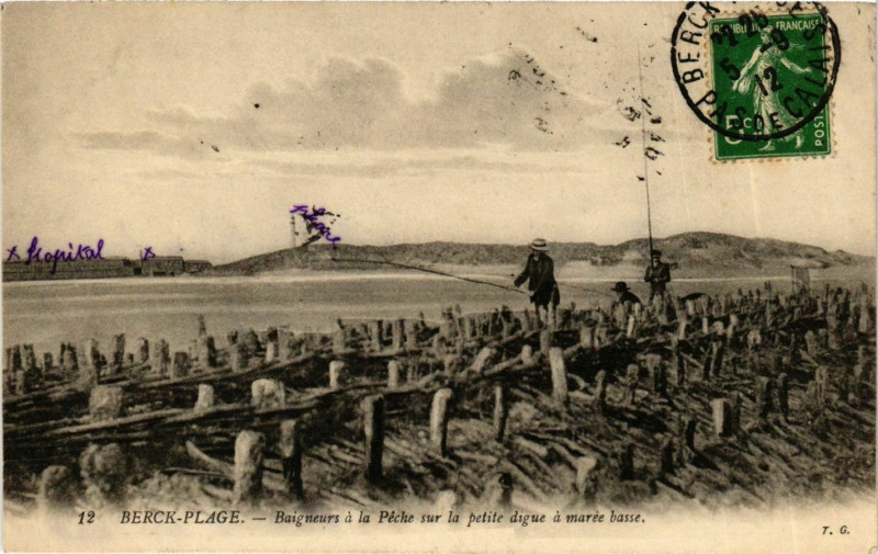 Carte postale ancienne Berck Plage- Baigneurs a la Peche France à Berck