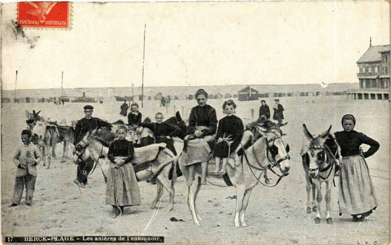 Carte postale ancienne Berck Plage- Les anieres de l'entonnoir France à Berck