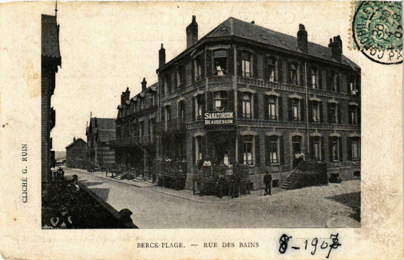 Carte postale ancienne Berck Plage- Rue des Bains France à Berck