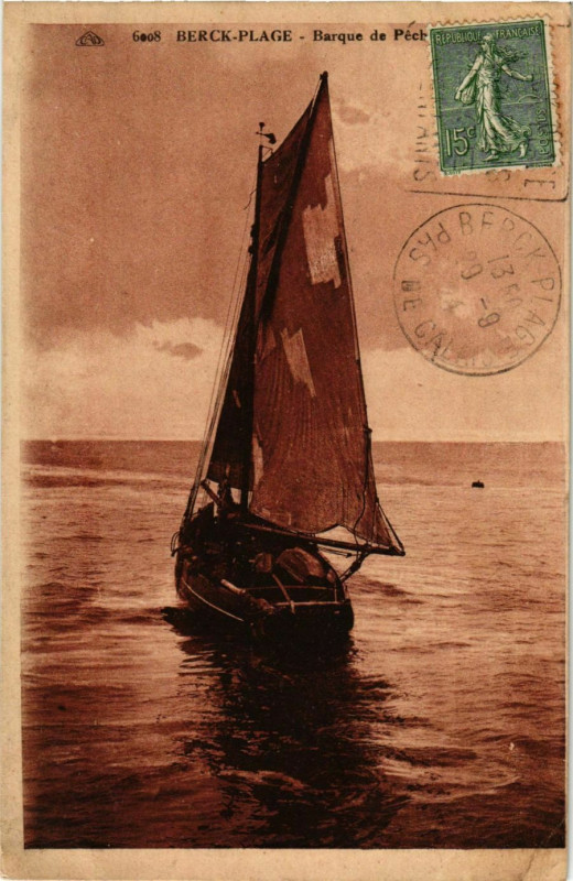 Carte postale ancienne Berck Plage- Barque de Peche France à Berck