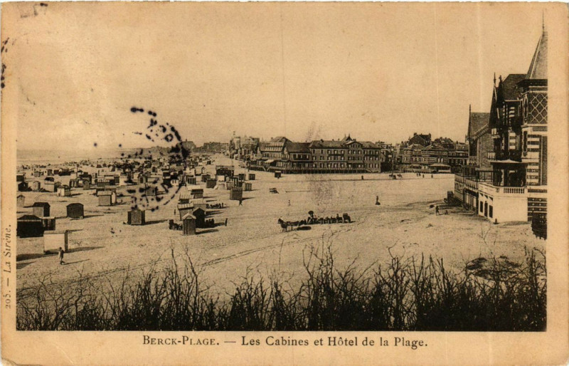 Carte postale ancienne Berck Plage- Les Cabines et Hotel de la Plage France à Berck