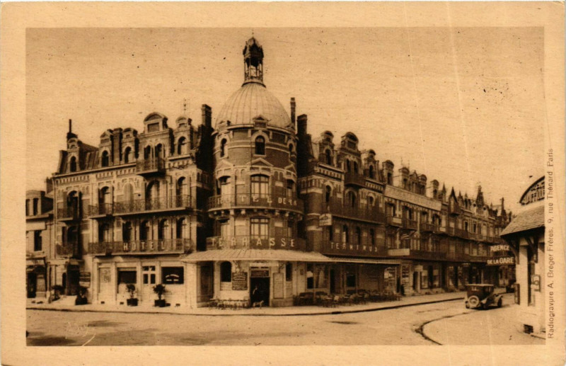 Carte postale ancienne Berck Plage- Hotel de la Terrasse et Terminus France à Berck
