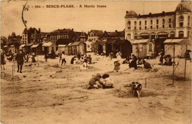 Carte postale ancienne Berck Plage- A Maree basse France à Berck