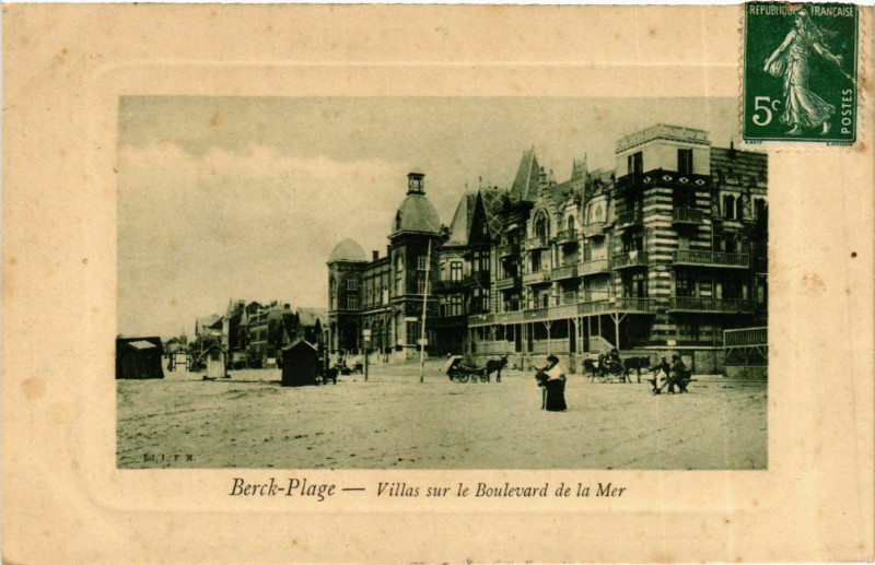 Carte postale ancienne Berck Plage- Villas sur le Boulevard de la Mer France à Berck