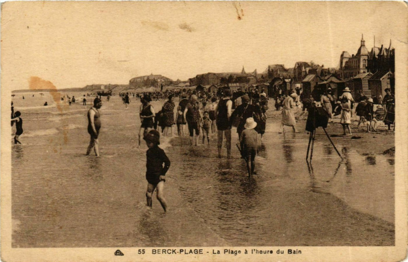 Carte postale ancienne Berck Plage- La Plage a l'heure du Bain France à Berck