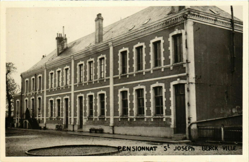 Carte postale ancienne Berck Plage- Pensionnat St. Joseph France à Berck