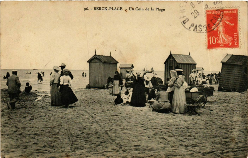 Carte postale ancienne Berck Plage- Un Coin de la Plage France à Berck