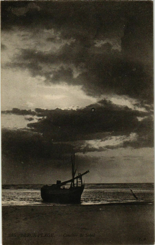 Carte postale ancienne Berck Plage- Coucher de Soleil France à Berck