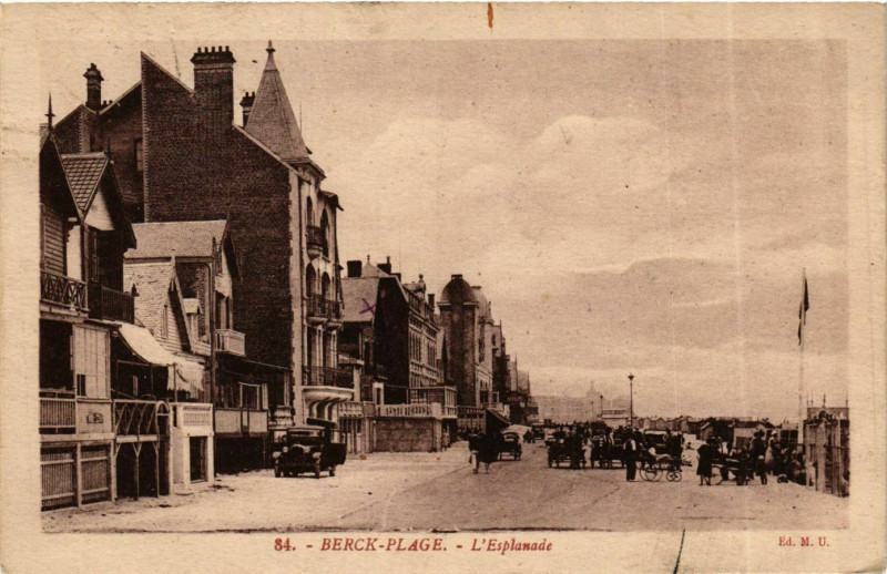 Carte postale ancienne Berck Plage- Esplanade France à Berck