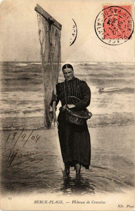 Carte postale ancienne Berck-Plage - Pécheuse de Crevettes à Berck