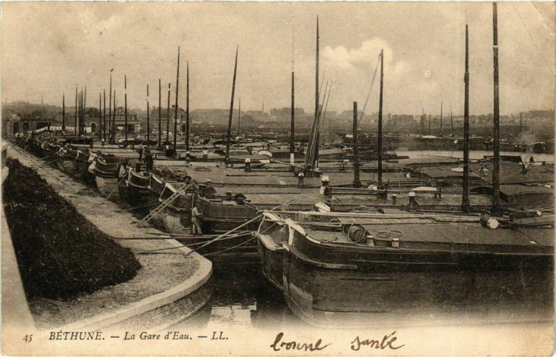 Carte postale ancienne Bethune - La Gare d'Eau à Béthune