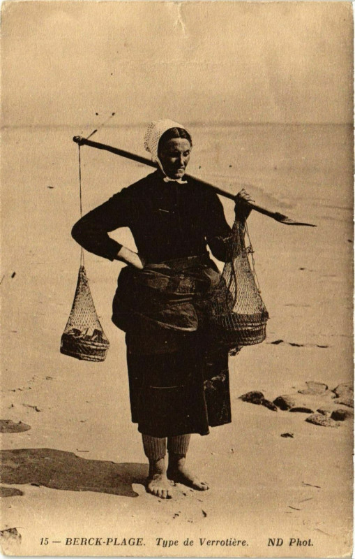 Carte postale ancienne Berck-Plage - Type de Verrotiere à Berck