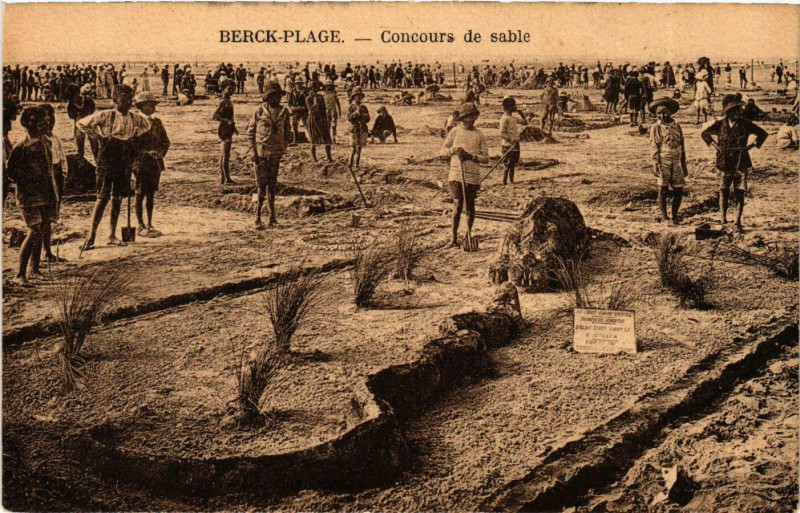 Carte postale ancienne Berck-Plage - Concours de sable à Berck