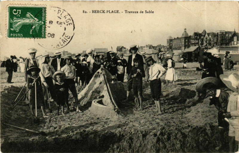 Carte postale ancienne Berck-Plage - Travaux de Sable à Berck