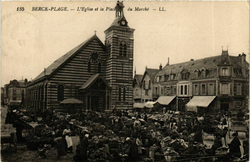 Carte postale ancienne Berck-Plage - L'Eglise et la Place du Marché à Berck