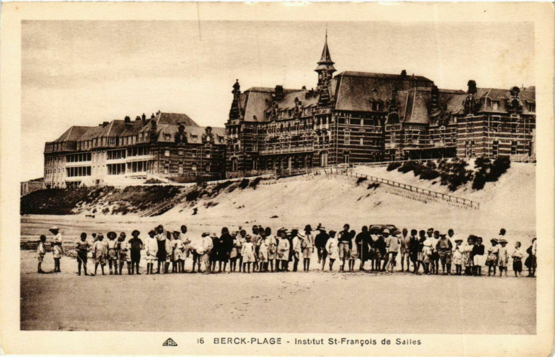 Carte postale ancienne Berck-Plage - Institut Saint-Francois de Sailes à Berck