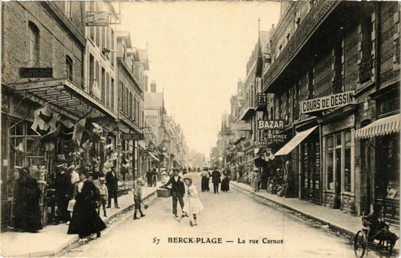 Carte postale ancienne Berck-Plage - La Rue Carnot à Berck