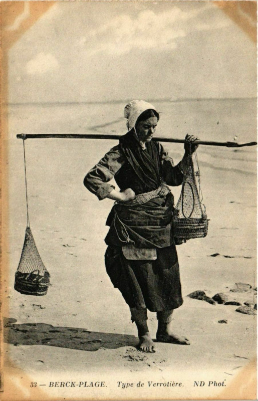 Carte postale ancienne Berck-Plage - Type de Verrotiere à Berck