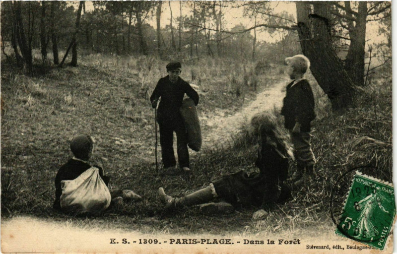 Carte postale ancienne Paris Plage - Dans la Foret